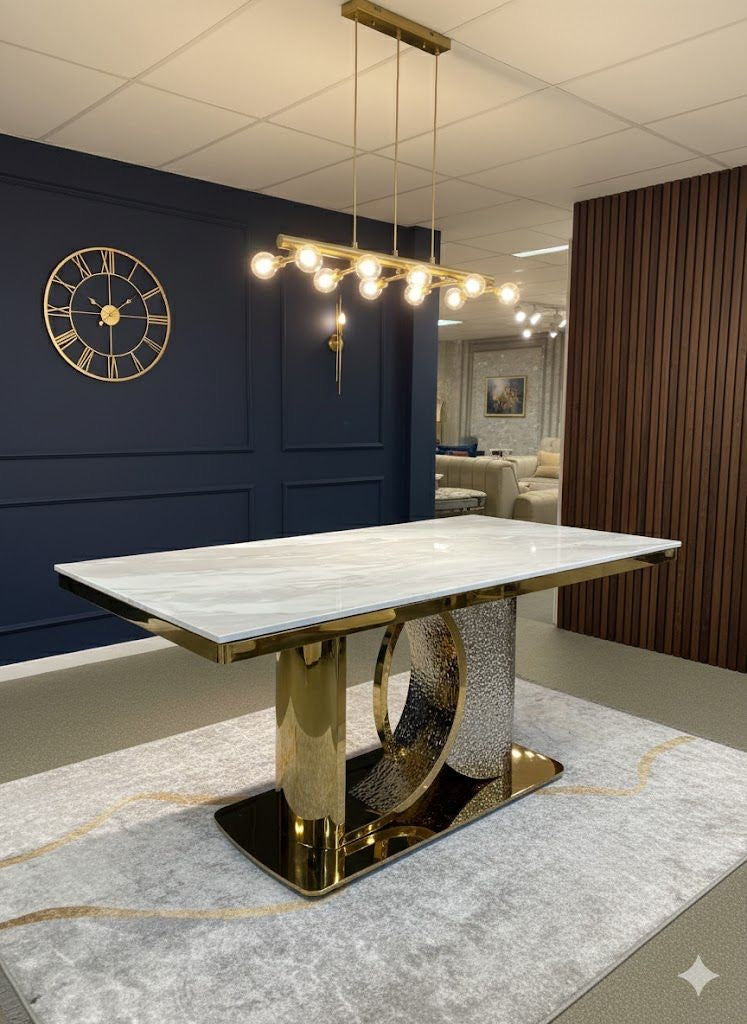 Matbord med 6 stolar