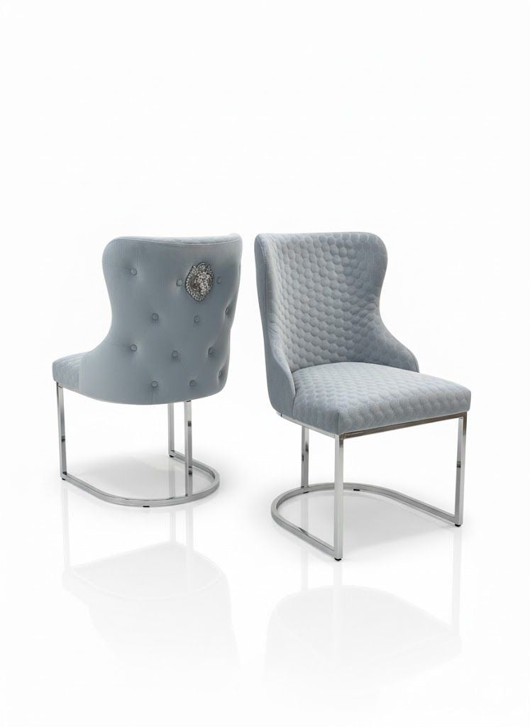 Matbord med 6 stolar