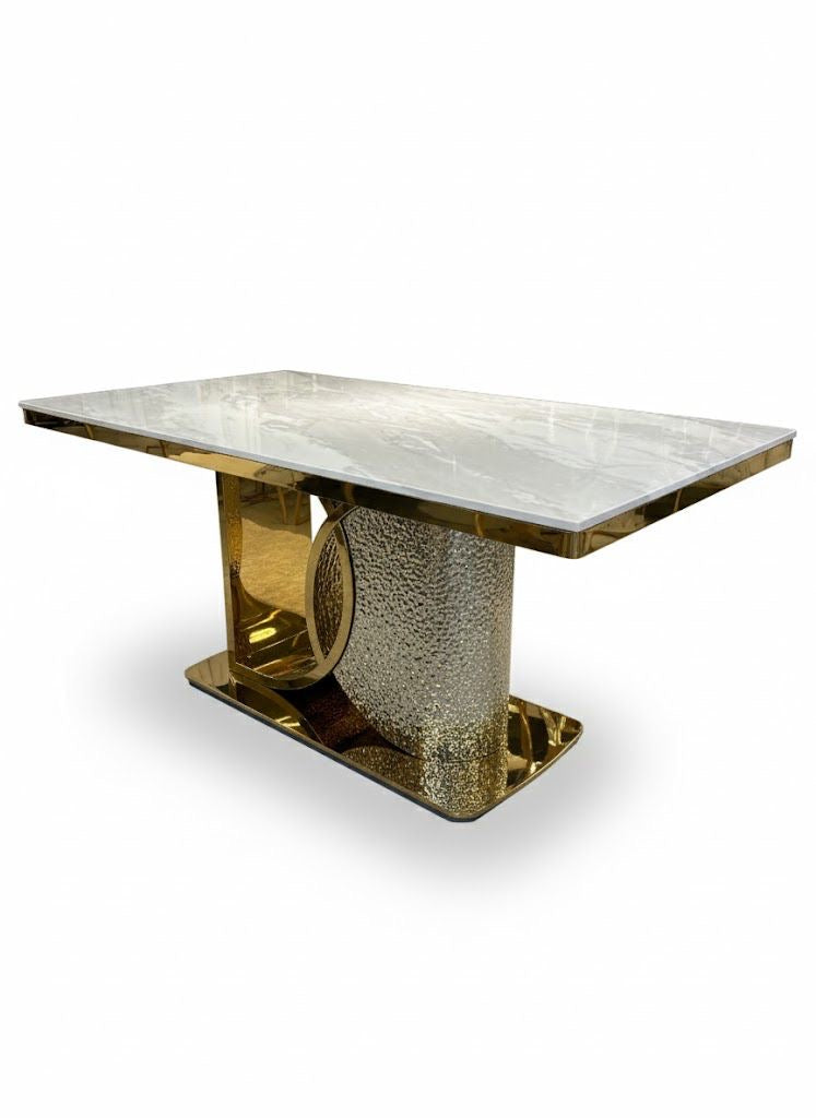 Matbord med 6 stolar