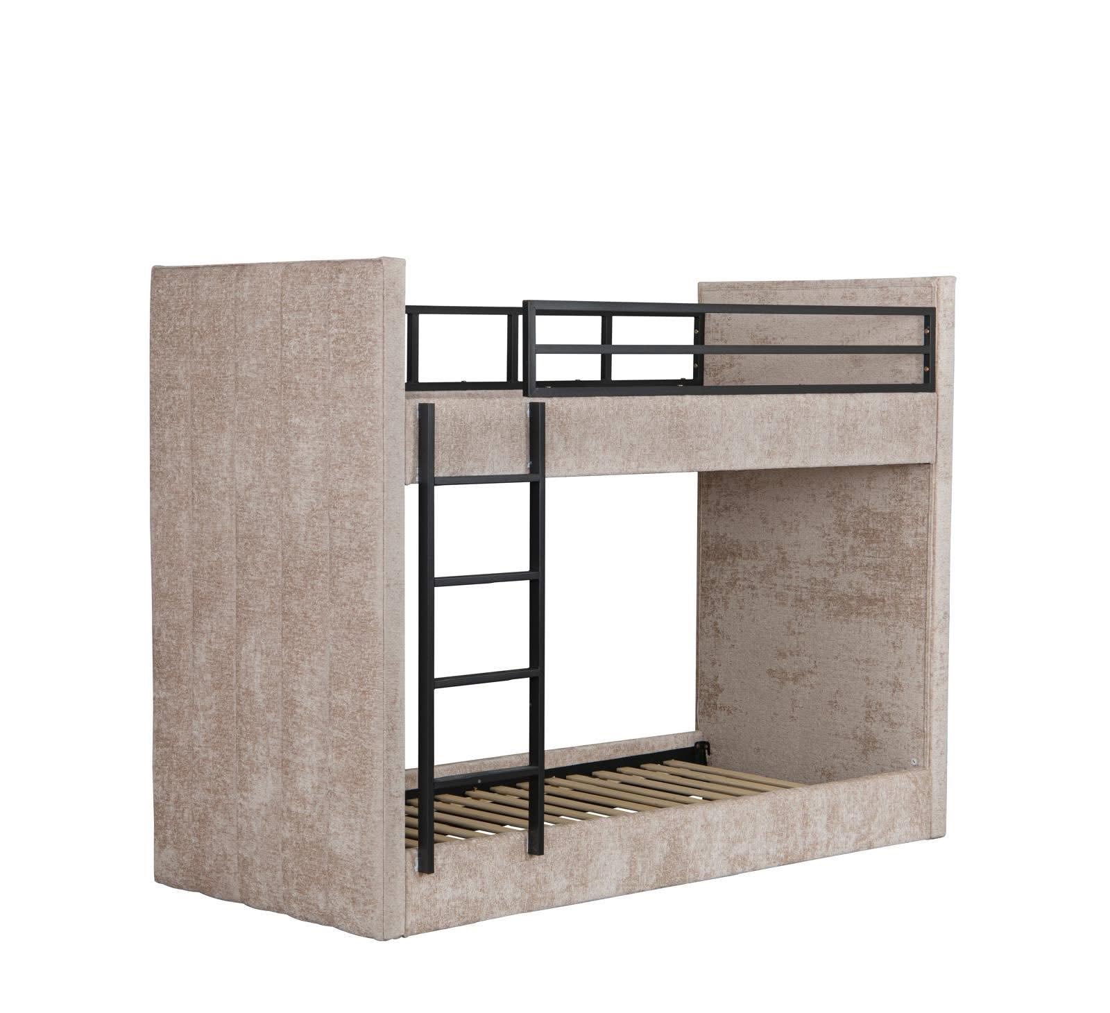 våningssäng med madrasser!